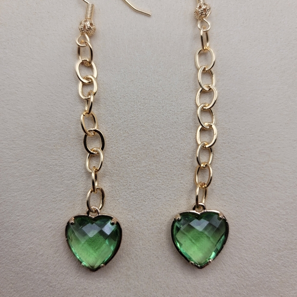 Dangling earrings with green hearts 💚 - Picture 2 of 3